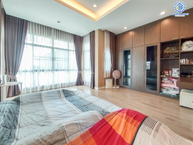 *****บ้านเดี่ยวมือสองย่านนนทบุรี ม.ลัดดาวิลล์4 บ้านกล้วย-ไทรน้อย บ้านสวยหลังใหญ่ เนื้อที่มากสุดถึง 53.4 ตร.ว. ฟังก์ชันครบ 4 ห้องนอน 3 ห้องน้ำ 2 ที่จอดรถ บนทำเลศักยภาพ ใกล้จุดขึ้นทางด่วน "กาญจนาภิเษก" เพียง 15 นาทีก็ถึงรถไฟฟ้าสายสีม่วง "สถานีคลองบางไผ่" ในราคาสุดคุ้ม!